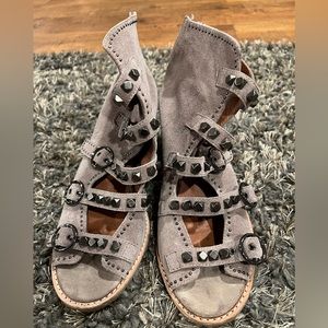 Jeffrey Campbell Bess Stud Heels EUC